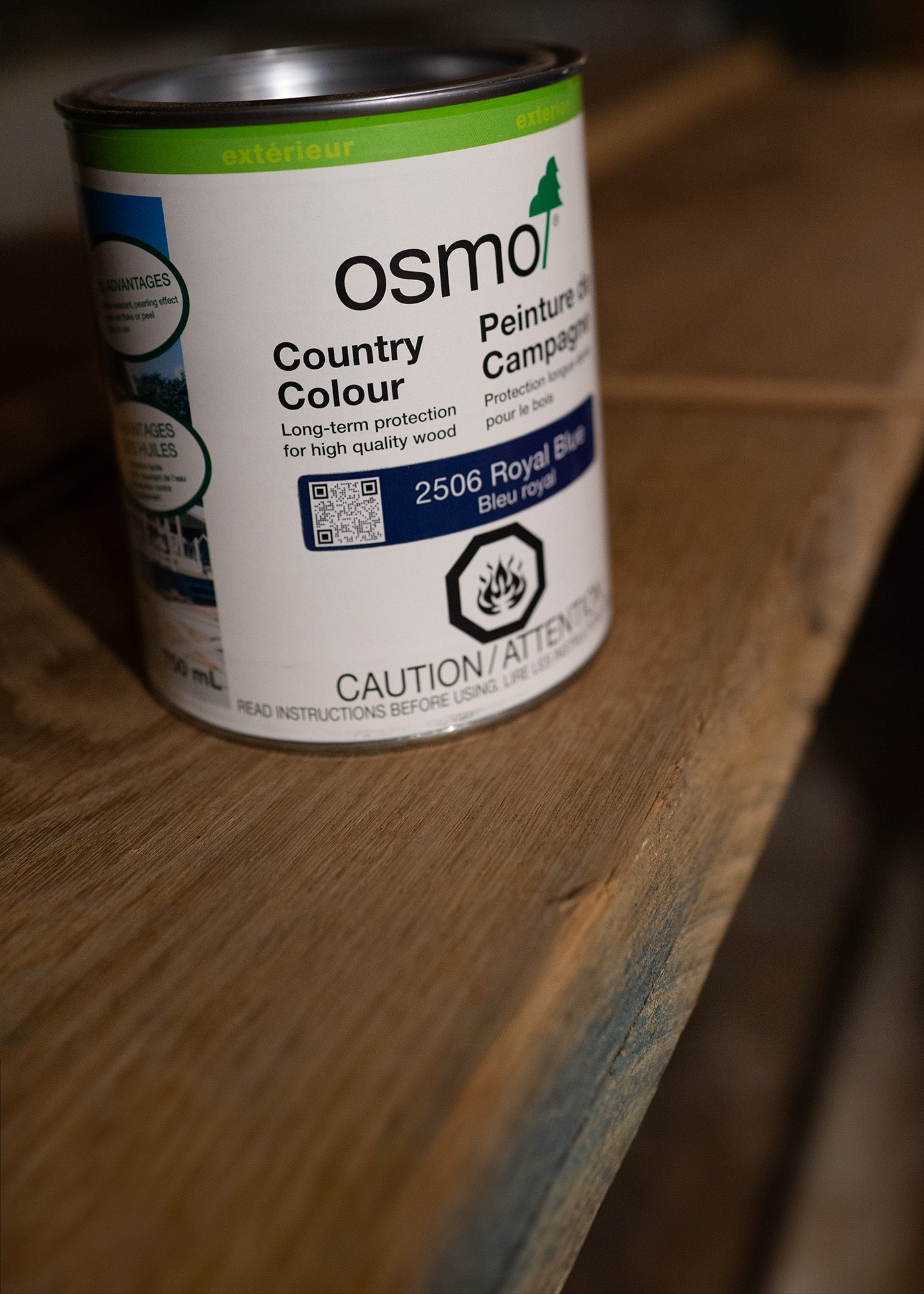 A small can of Osmo country colour finish in blue.
